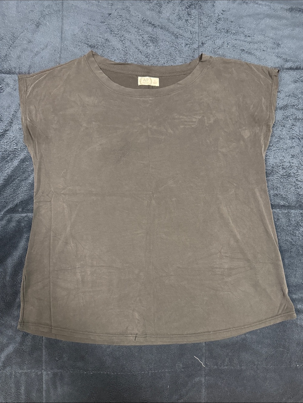 Relaxed Cap-Sleeve Tee in Charcoal Gray